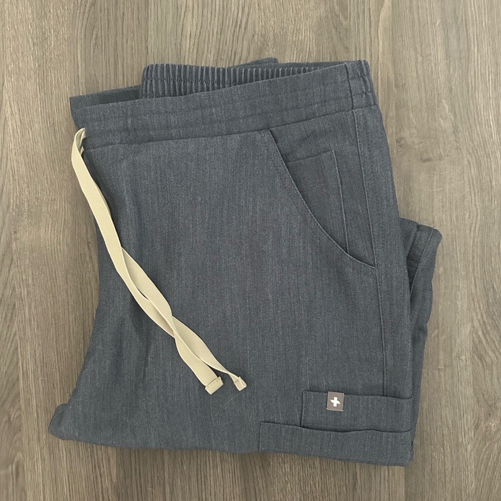 Woman Gray Scrub Pants